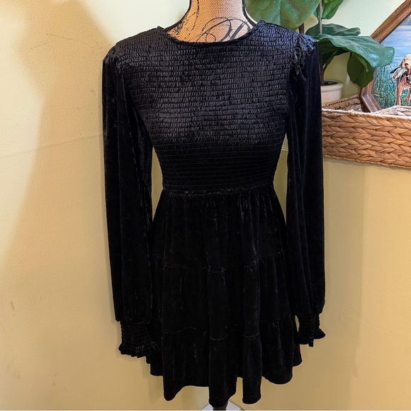 Baltic Born Dresses & Skirts - NWT Baltic Born Kele Crushed Velvet Mini Dress black medium